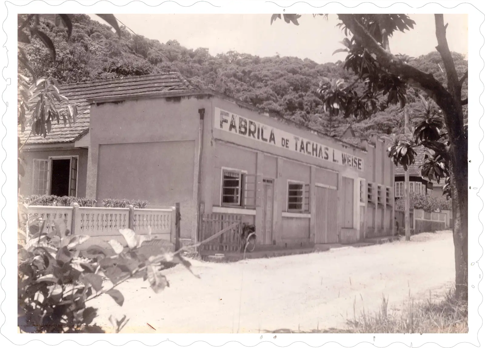 1945